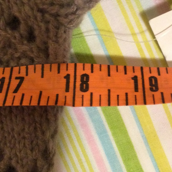 Beautiful knit Sweater By Old Navy - Picture 5 of 11